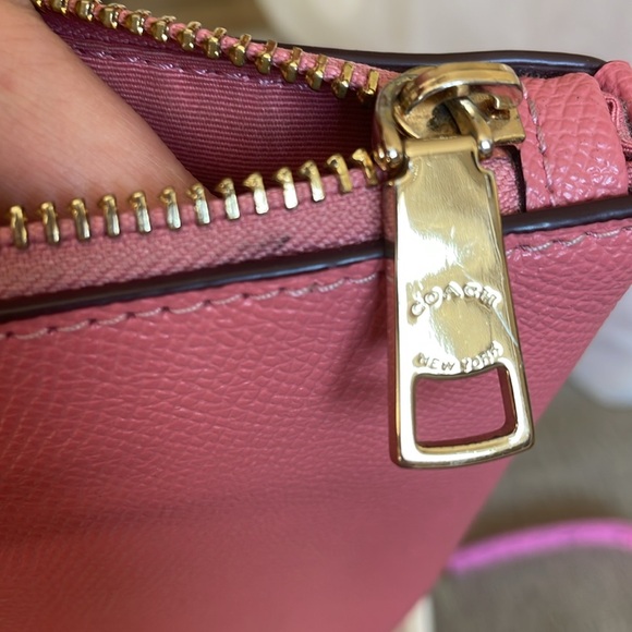 GUC - Coach Salmon Pink Tote - Picture 12 of 13